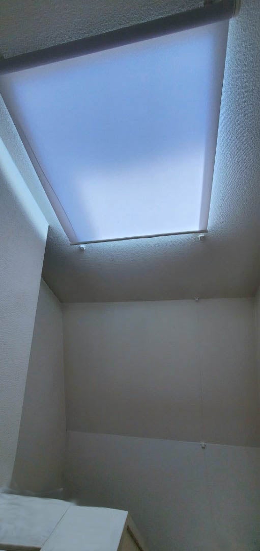 傾斜天窓用ロールスクリーン