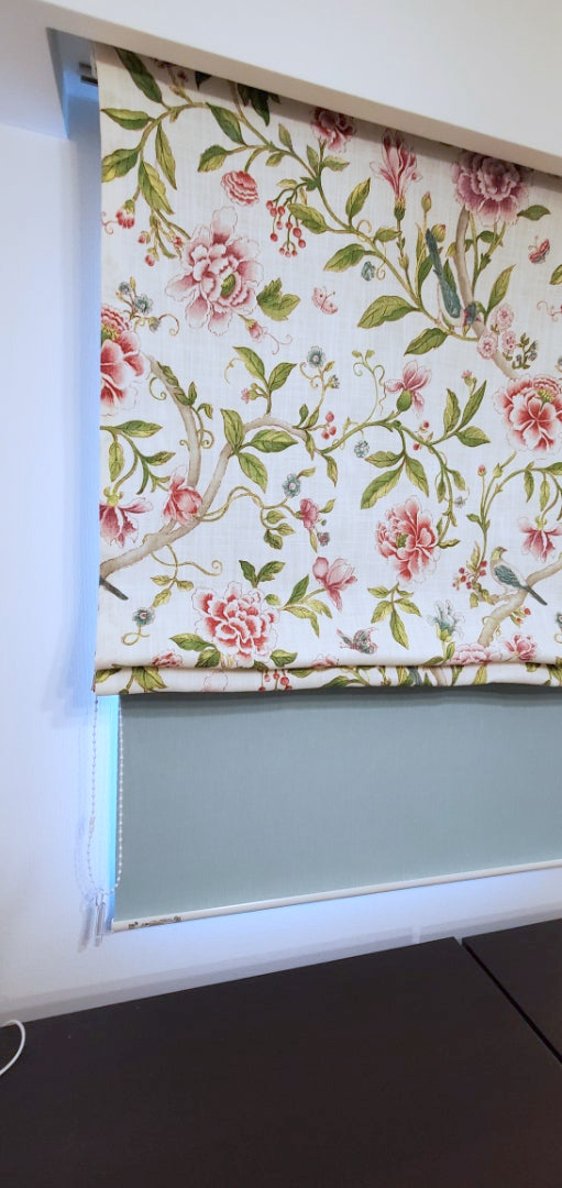 シェードと遮光ロールスクリーン