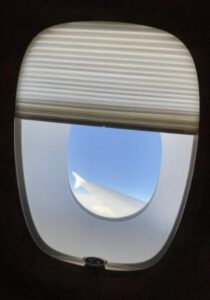 飛行機の窓 